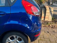 Gebraucht Ford Fiesta 80 PS (58 kW) 2014 Blau Kleinwagen