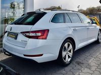 Gebraucht Skoda Superb Ambition 150 PS (110 kW) 2016 Weiß Kombi