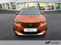 Gebraucht Peugeot e-2008 Active 100 kW (136 PS) 2021 Orange metallic (metallic) SUV