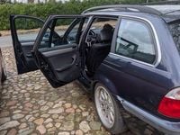 Gebraucht BMW 320 Basis 170 PS (125 kW) 2001 Blau Kombi