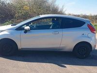 Gebraucht Ford Fiesta Trend 60 PS (44 kW) 2010 Silber Kleinwagen