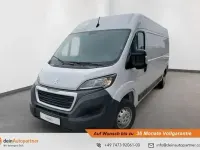 Gebraucht Peugeot Boxer Premium 165 PS (121 kW) 2022 Lackierung weiss icy/deckende lackierung Van