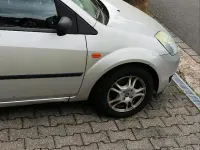 Gebraucht Ford Fiesta 70 PS (51 kW) 2004 Silber Kleinwagen