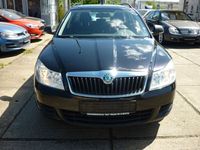 Gebraucht Skoda Octavia Active 105 PS (77 kW) 2012 Schwarzmagic perleffekt Kombi