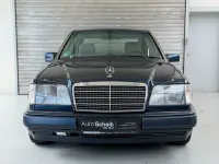 Gebraucht Mercedes E220 150 PS (110 kW) 1994 Blau Limousine