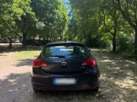 Gebraucht Opel Astra 140 PS (102 kW) 2012 Schwarz Kleinwagen