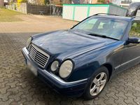 Gebraucht Mercedes E280 Elegance 204 PS (150 kW) 2001 Violet Kombi