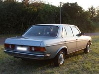 Gebraucht Mercedes 200 109 PS (80 kW) 1984 Grau Limousine