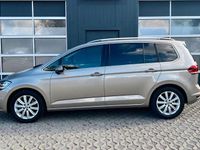 Gebraucht VW Touran Highline 150 PS (110 kW) 2016 Gold Van / Kleinbus