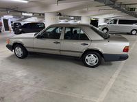 Gebraucht Mercedes E230 132 PS (97 kW) 1986 Beige Limousine