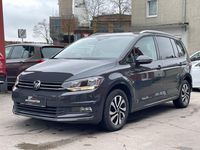 Gebraucht VW Touran Active 122 PS (89 kW) 2022 Grau Van / Kleinbus