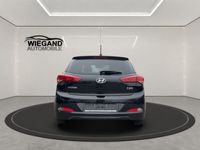 gebraucht Hyundai i20 1.2 PASSION+WINTERPAKET+KLIMA+RADIO+STZH+TÜV