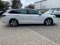 Gebraucht VW Passat Elegance 150 PS (110 kW) 2024 Grau Kombi
