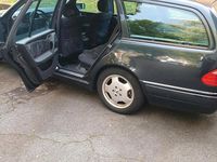 Gebraucht Mercedes E240 170 PS (125 kW) 1998 Schwarz Kombi