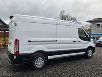 Gebraucht Ford Transit Trend 131 PS (96 kW) 2023 Weiß Van / Kleinbus