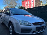 Gebraucht Ford Focus Ambiente 101 PS (74 kW) 2005 Silber Limousine