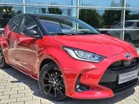 Gebraucht Toyota Yaris Basis 116 PS (85 kW) 2022 Karminarot metallic, dach schwarz Kleinwagen