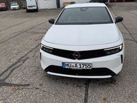 Neu Opel Astra Enjoy 131 PS (96 kW) 2025 Lack weiss banquise/typ aussen Limousine