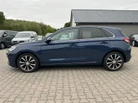 Gebraucht Hyundai i30 Intro Edition 120 PS (88 kW) 2017 Blau Limousine
