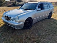 Second-hand Mercedes E240 170 CP (125 kW) 2000 Argintiu Break