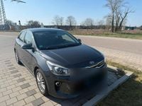 Gebraucht Kia Rio DREAM-TEAM Edition 101 PS (74 kW) 2017 Grau Limousine