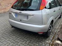 Gebraucht Ford Focus 100 PS (73 kW) 2001 Silber Limousine