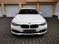 Gebraucht BMW 318 Sport Line 136 PS (100 kW) 2017 Weiß Kombi