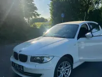 Gebraucht BMW 118 143 PS (105 kW) 2009 Weiß Kleinwagen