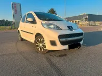 Gebraucht Peugeot 107 68 PS (50 kW) 2012 Weiß Kleinwagen