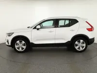 Neu Volvo XC40 Core 163 PS (119 kW) 2026 Crystalweissmet. SUV