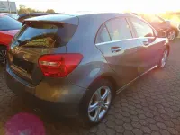 Gebraucht Mercedes A180 Urban 109 PS (80 kW) 2015 Grau Limousine