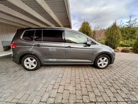 Gebraucht VW Touran Highline 150 PS (110 kW) 2017 Grau Van / Kleinbus