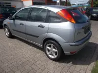 Gebraucht Ford Focus 100 PS (73 kW) 2004 Silber Limousine