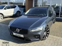 Gebraucht Volvo V60 Ultimate 197 PS (144 kW) 2024 Denim blue / metallic Kombi
