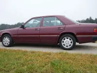 Gebraucht Mercedes E230 132 PS (97 kW) 1991 Rot Limousine
