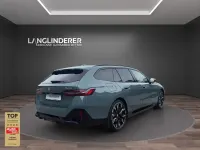 Gebraucht BMW 550e Performance 489 PS (359 kW) 2026 Grün Kombi