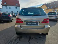 Gebraucht Mercedes B200 136 PS (100 kW) 2006 Gold Van / Kleinbus