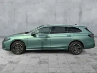 Gebraucht VW Passat Elegance 150 PS (110 kW) 2025 Maripositgrün metallic Kombi