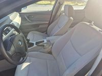 Gebraucht BMW 318 129 PS (94 kW) 2006 Monacoblaumetallic Limousine