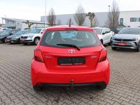 Gebraucht Toyota Yaris Life 99 PS (72 kW) 2015 Rot Kleinwagen