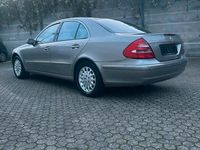 Gebraucht Mercedes E240 177 PS (130 kW) 2004 Grau Limousine