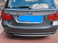 Gebraucht BMW 318 143 PS (105 kW) 2012 Grau Kombi