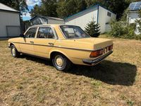 Gebraucht Mercedes E230 136 PS (100 kW) 1980 Gelb Limousine