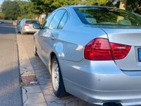 Gebraucht BMW 325 218 PS (160 kW) 2009 Silber Limousine