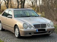 Gebraucht Mercedes E320 224 PS (164 kW) 2001 Gold Limousine