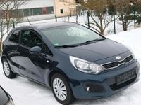 Gebraucht Kia Rio 109 PS (80 kW) 2014 Blau Limousine