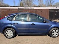 Gebraucht Ford Focus Ghia 101 PS (74 kW) 2006 Blau Limousine