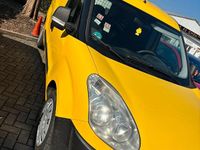 Gebraucht Fiat Doblò 100 PS (73 kW) 2013 Gelb Van / Kleinbus