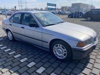 Gebraucht BMW 318 113 PS (83 kW) 1993 Silber Limousine