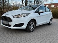 Gebraucht Ford Fiesta 100 PS (73 kW) 2014 Weiß Kleinwagen